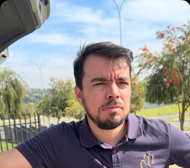 Diego em atendimento externo com a polo da DC Premium Service